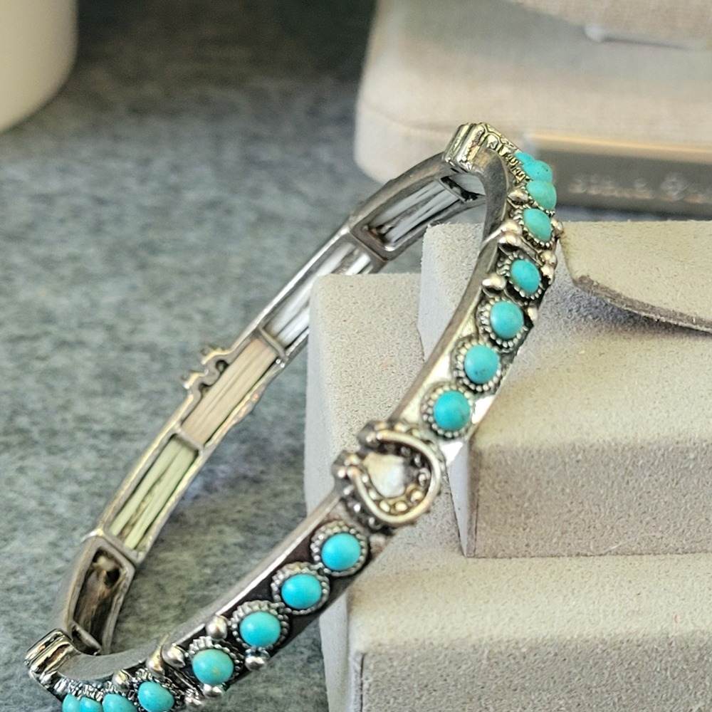 Turquoise Color Horseshoe Stretch Bracelet Silver Tone Western Cowgirl Boho